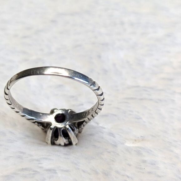 Vintage Sterling Silver and Oval Sapphire Ring w/ Rope Detailing the Band - Picture 6 of 9